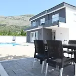 Vila Lux Mia,