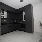 Lux Mia, Vila