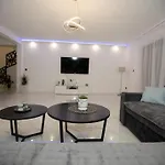 Lux Mia, Vila *