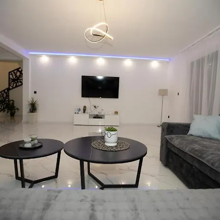 Lux Mia, Villa *
